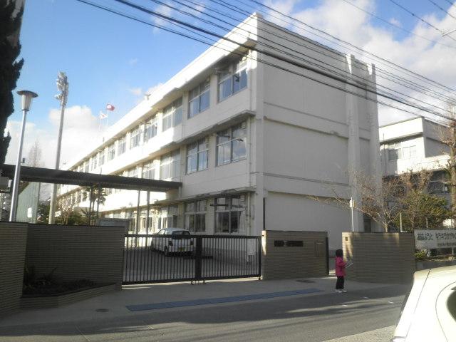 Primary school. 913m to Hiroshima Tachikawa in the elementary school (elementary school)