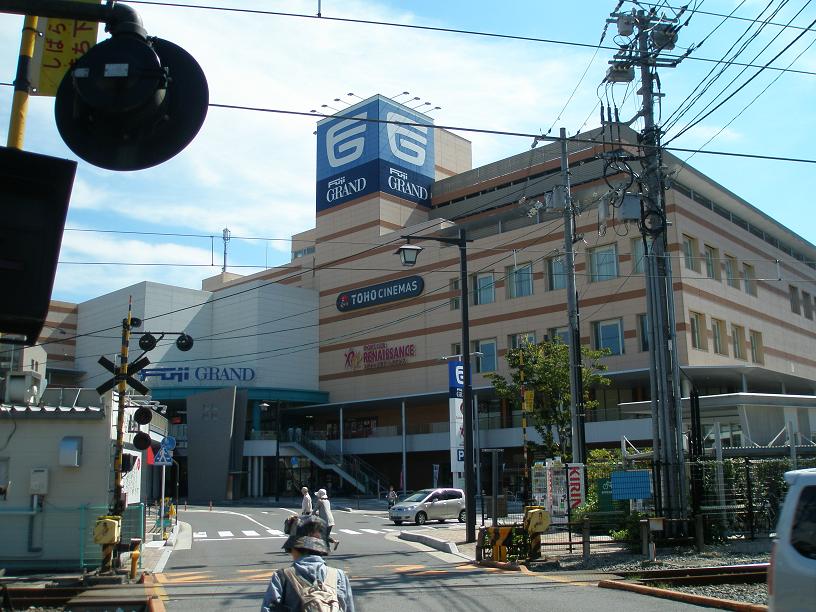 Shopping centre. Fujiguran until the (shopping center) 1524m