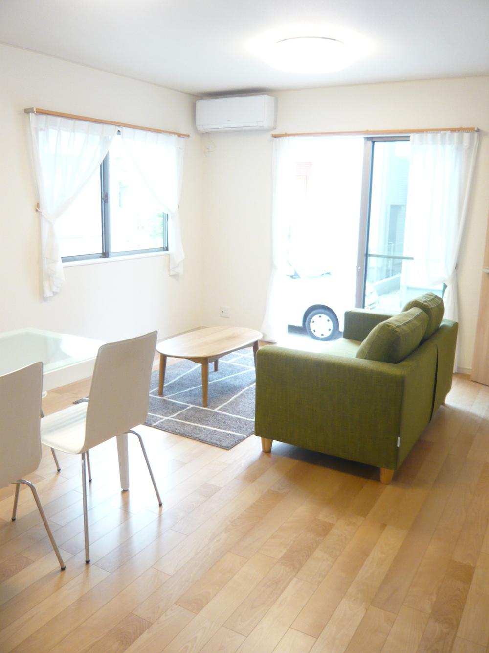 Living. Bright 16 Pledge of spacious living