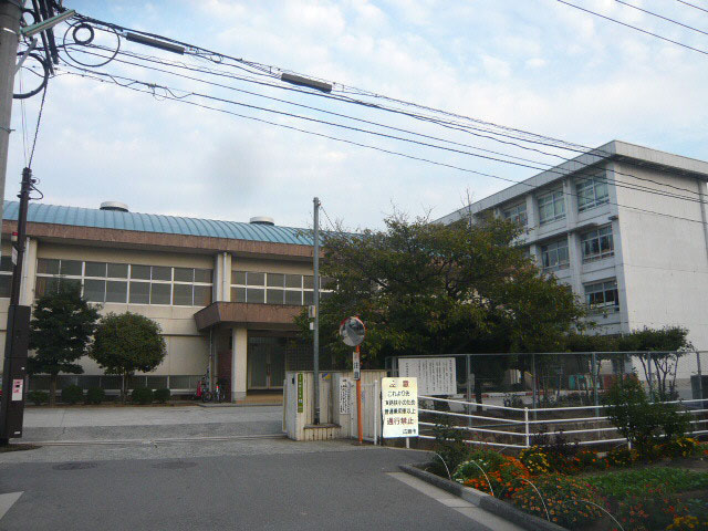 Primary school. 75m to Hiroshima Tatsunaka muscle elementary school (elementary school)
