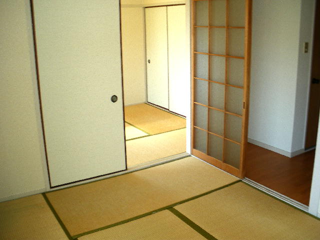 Living and room. Japanese-style room Overall