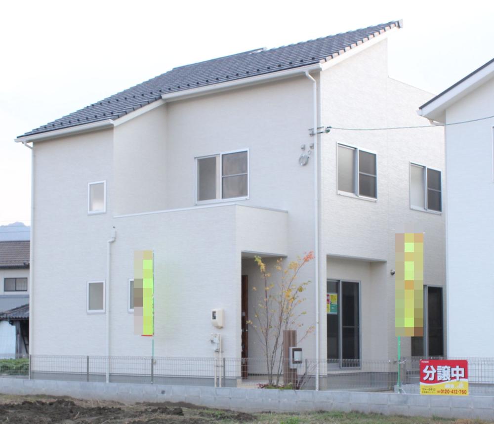 Local appearance photo. Bright single-family white in new construction. 