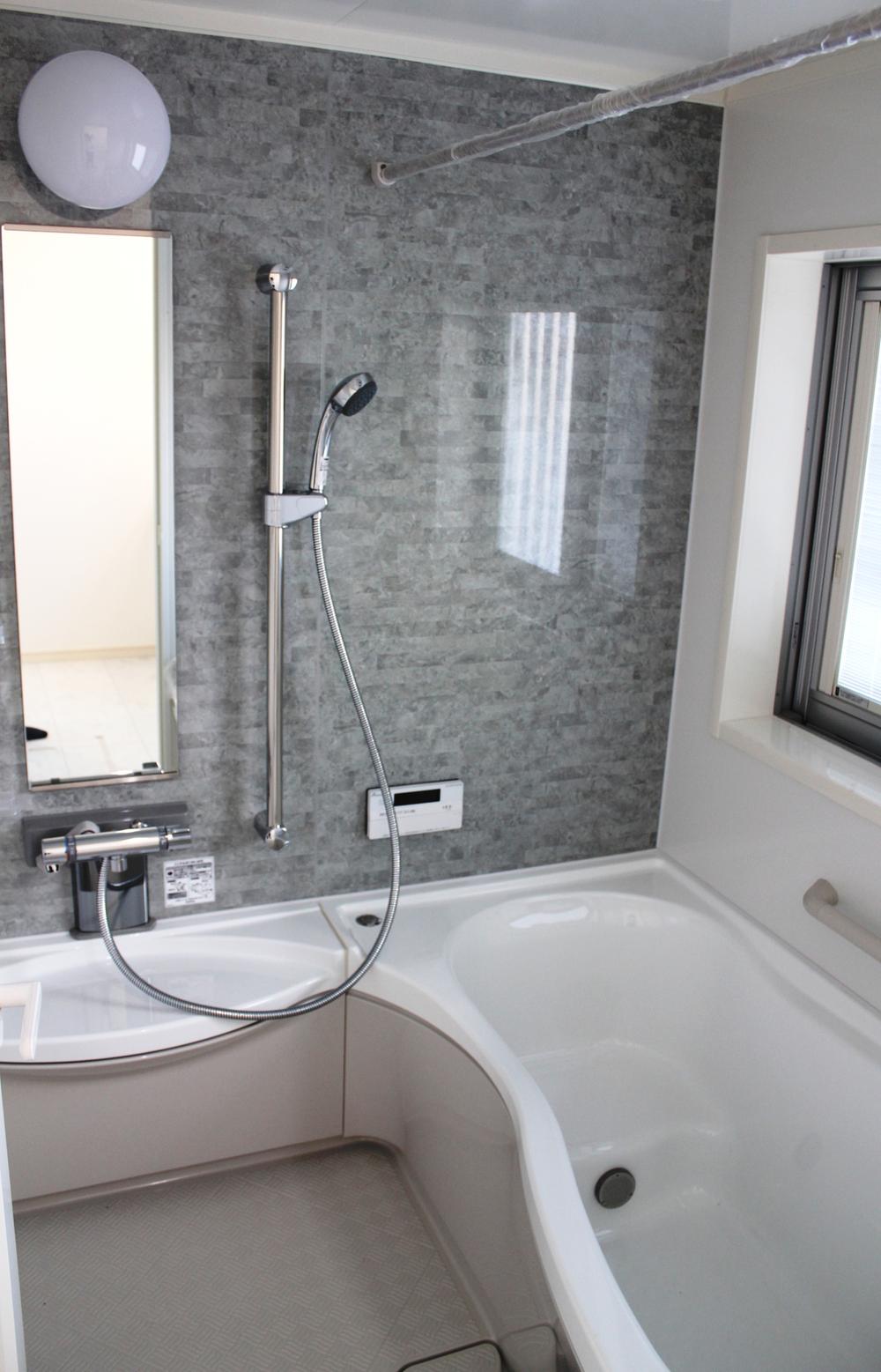 Bathroom. Slowly relaxing bathroom. You can be tired of the day is refreshing, It will be healed. 