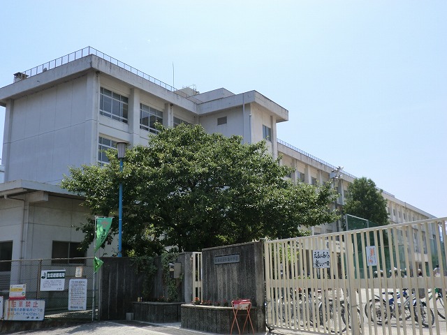 Primary school. Municipal Nakasuji up to elementary school (elementary school) 850m