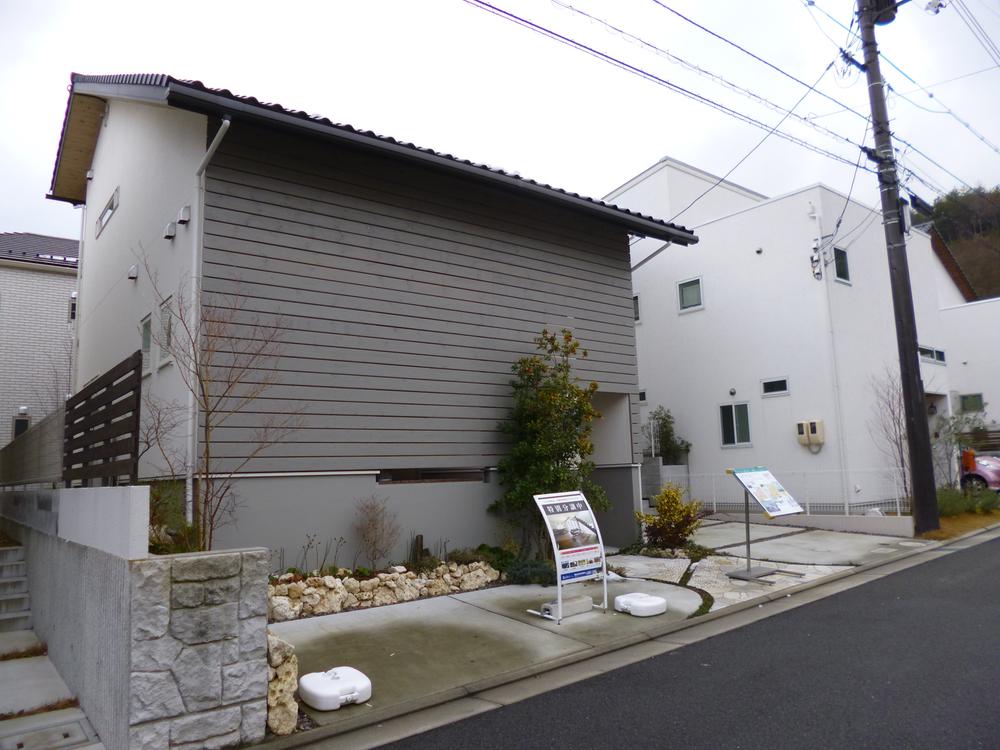 Local appearance photo. Local (12 May 2013) Shooting