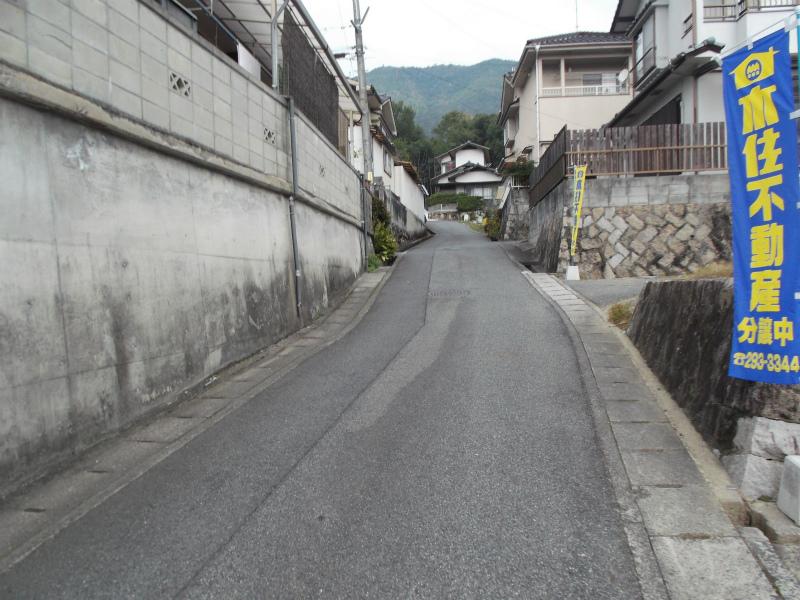 Local photos, including front road. The front of the sense of openness is superb