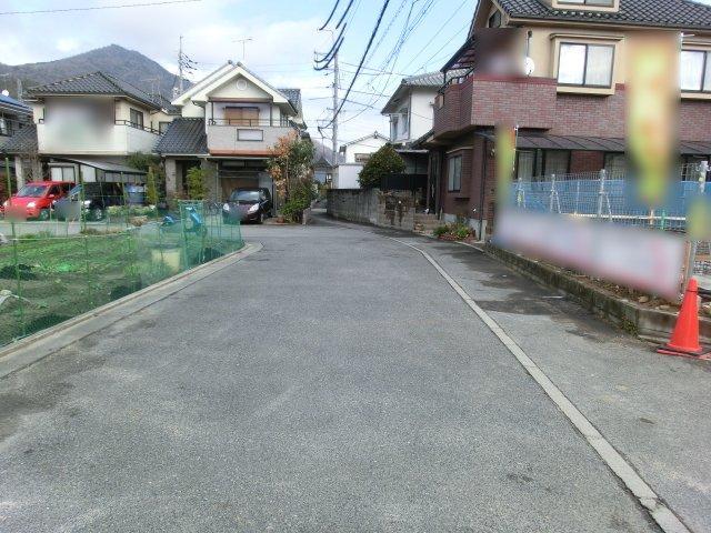 Local photos, including front road.   Front street: Northwest ・ Southwest 6.2m