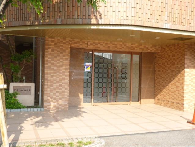 Entrance. Common areas