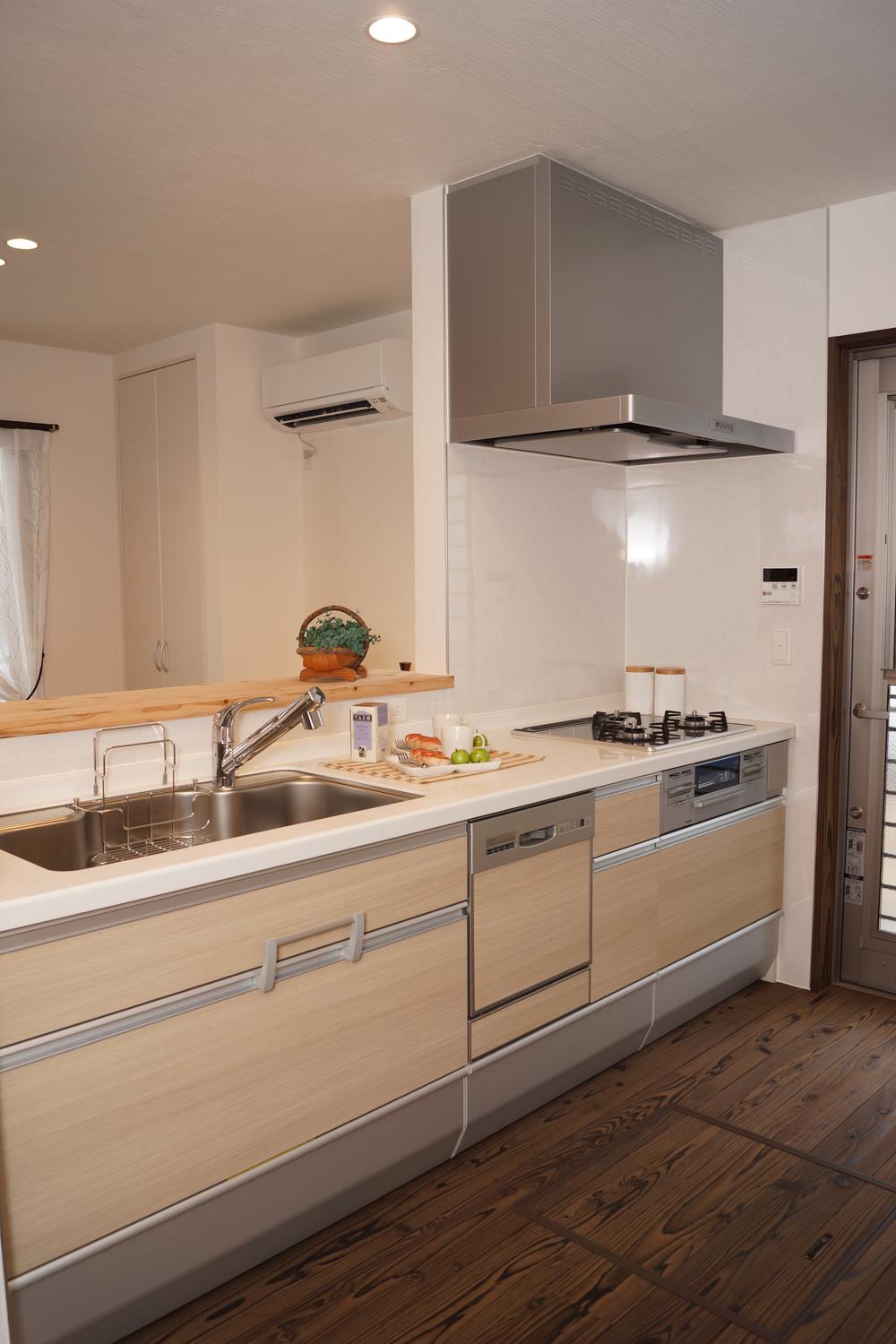 Other Equipment. Cleanup made kitchen. Popularity of artificial marble counter, Dishwasher, Glass top stove (gas), Water purifier with handheld shower faucet