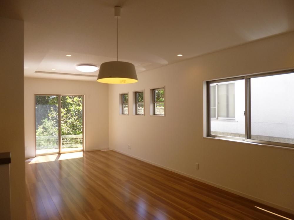 Living. (September 2013) Shooting