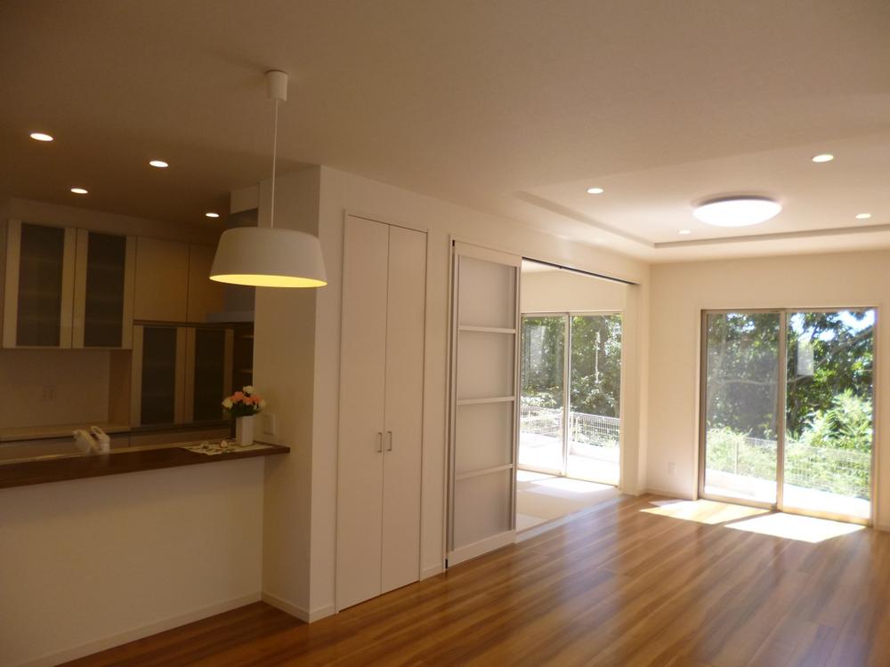 Living. (September 2013) Shooting