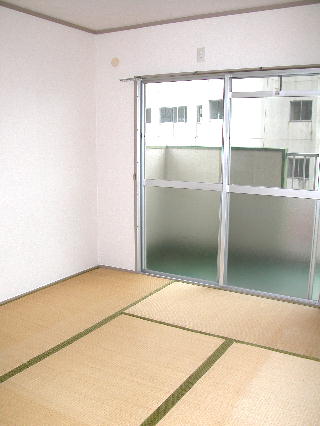 Living and room. Veranda side Japanese-style room, It is very bright room