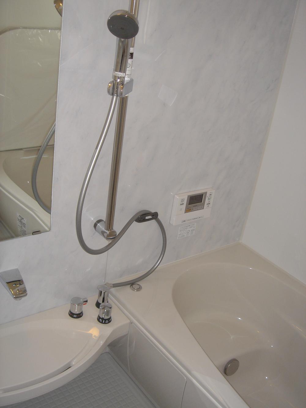 Bathroom. Luxury shower head ・ Sitz bath type of bathtub ・ Eco Cute (full auto type) ・ Bathroom heating dry with (22-3)