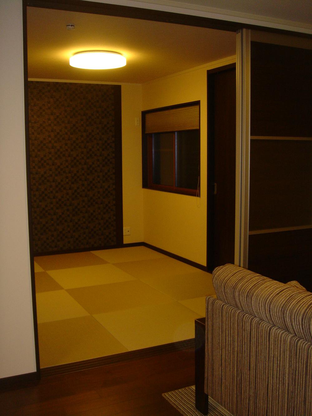 Other introspection. Connection of the Japanese-style room and living room are available openly. 