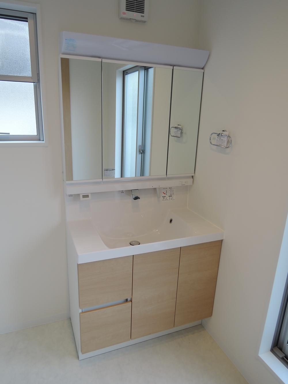 Wash basin, toilet. Indoor (11 May 2013) Shooting