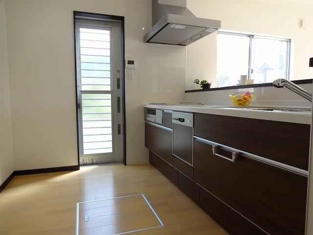 Kitchen. System kitchen storage also is also equipped with rich and dishwasher. 