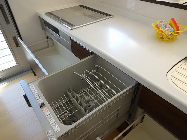 Kitchen. Water-saving can be kind to the household to the environment Dishwasher. Washing of high-temperature water ・ It kept clean and the dishes in the rinsing and hot air drying