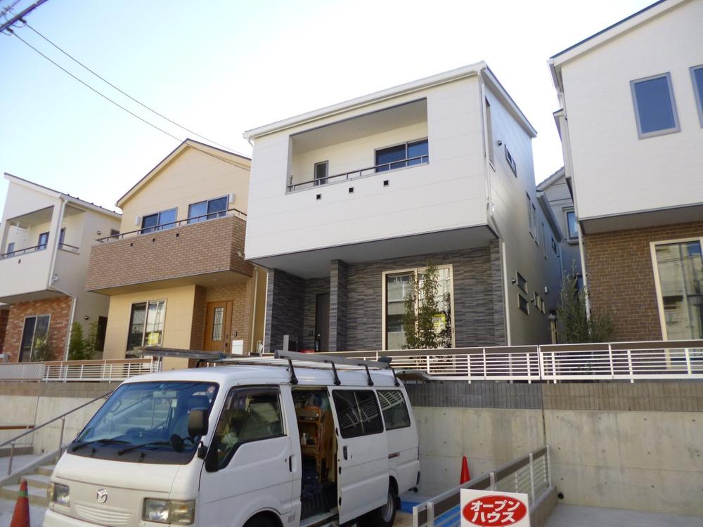 Local appearance photo. Local (12 May 2013) Shooting