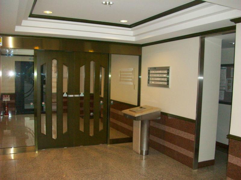 Entrance. Common areas