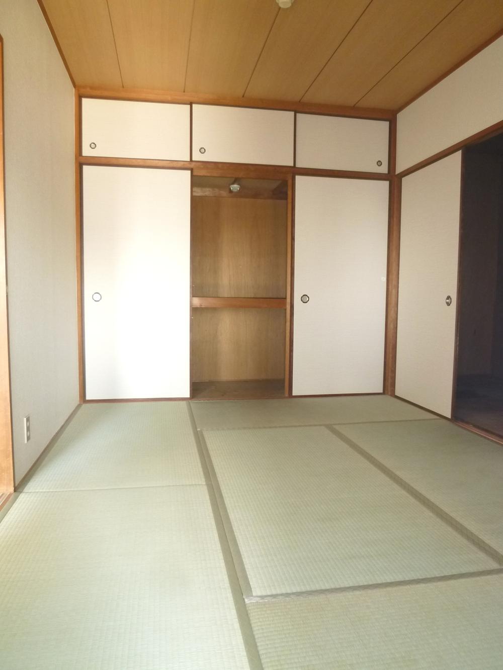 Non-living room. 6 is a tatami mat Japanese-style room