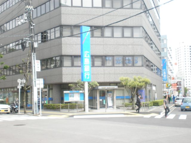 Bank. Hiroshima Bank 400m until the (Bank)