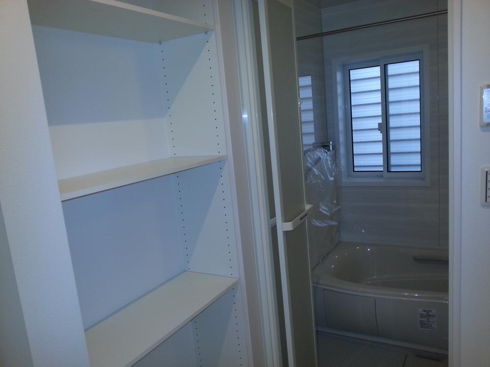 Wash basin, toilet. Indoor (March 2013) Shooting