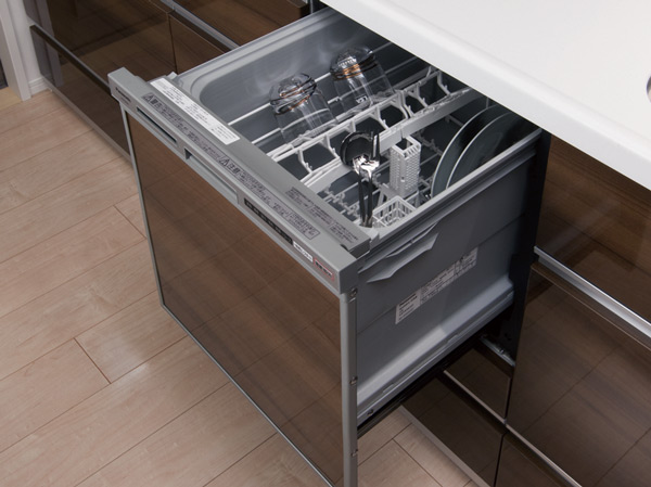 Kitchen.  [Dishwasher] Because the upper drawer type, You can set and take out the dishes in a comfortable position. A large capacity of about five minutes once (tableware only), standard ・ Powerful ・ You can also select courses such as power-saving.