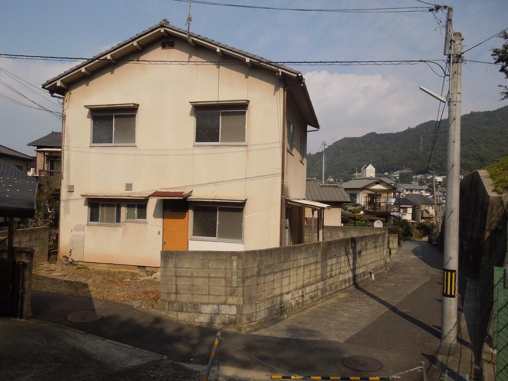 Local photos, including front road. Local (11 May 2013) Shooting