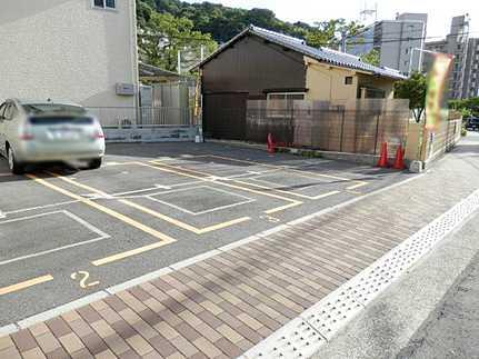 Local appearance photo. Before the road is one way