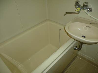 Bath. 105, Room