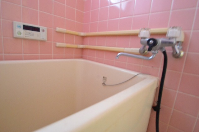Bath.  ☆ It is the bathroom of the spacious size. Pink pretty color ☆