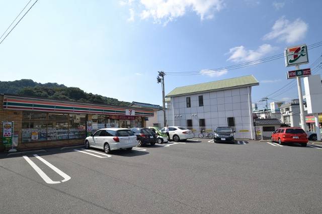 Convenience store. Seven-Eleven Hiroshima Ushitahigashi store up (convenience store) 631m