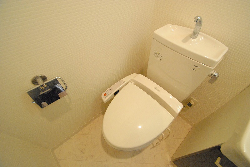 Toilet. Of course with Washlet! !