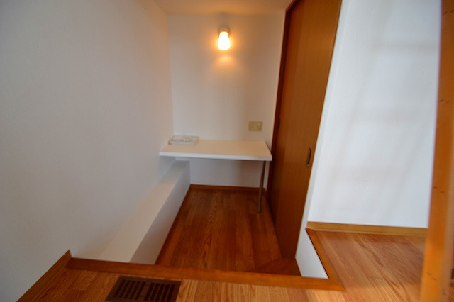 Other room space.  ☆ It is also available as a desk Room ☆