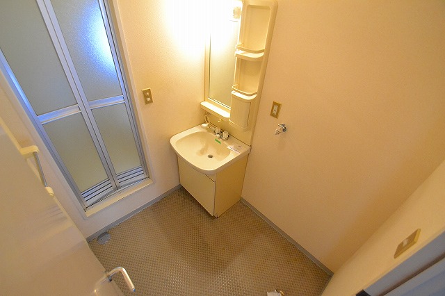 Washroom.  ☆ It is vanity dressing room space ☆