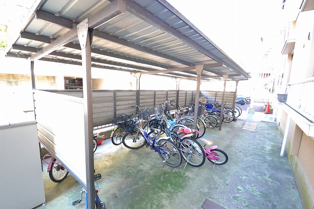 Other common areas.  ☆ It is spacious size of the bicycle parking lot ☆