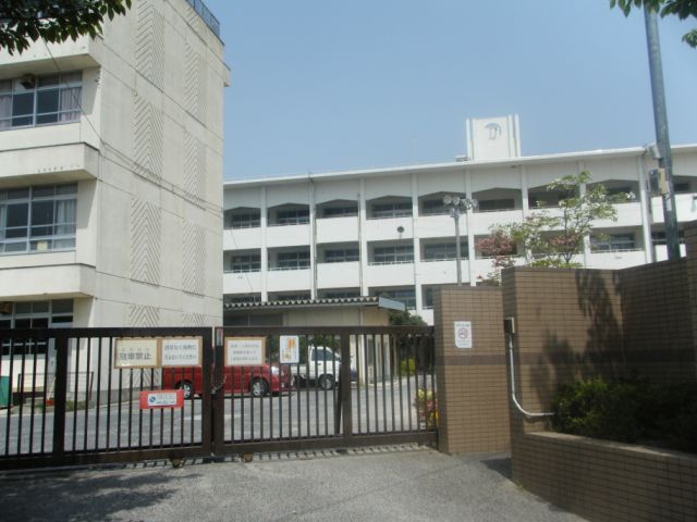 Primary school. Municipal Yutakahin up to elementary school (elementary school) 210m