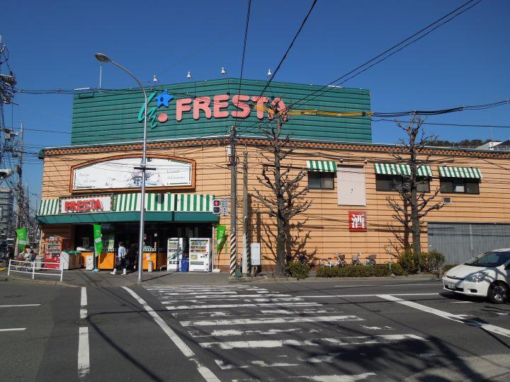 Supermarket. Furesuta until Ushida shop 747m
