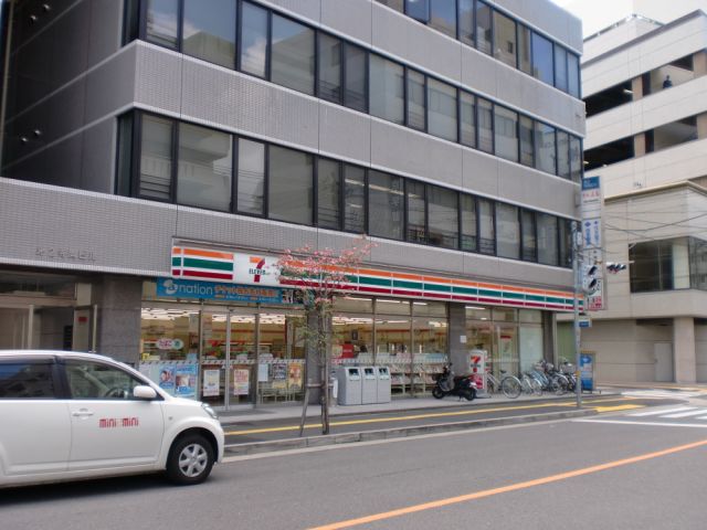 Convenience store. 140m to Seven-Eleven (convenience store)