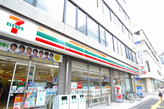 Convenience store. Seven-Eleven Hiroshima Hikarigaoka store up (convenience store) 386m
