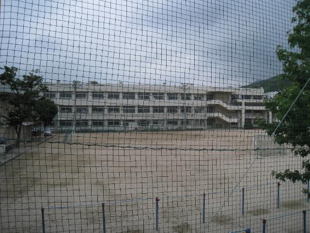 Primary school. 197m up to elementary school in Hiroshima Tatsunaka Mountain