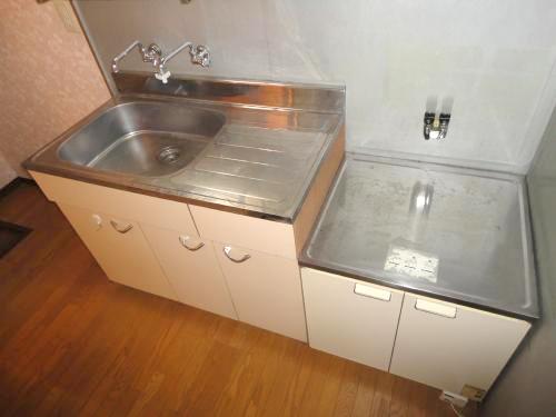 Kitchen. You can put two-burner gas stove ☆