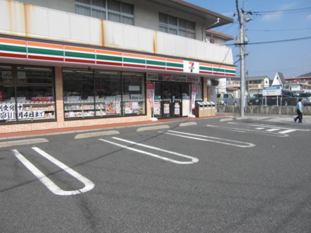 Convenience store. Seven-Eleven is 776m 24-hour peace of mind until the Hiroshima temperature Product 5-chome