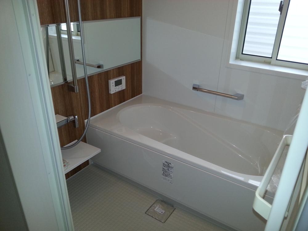 Bathroom. With window ・ Keep warm with bathtub! 