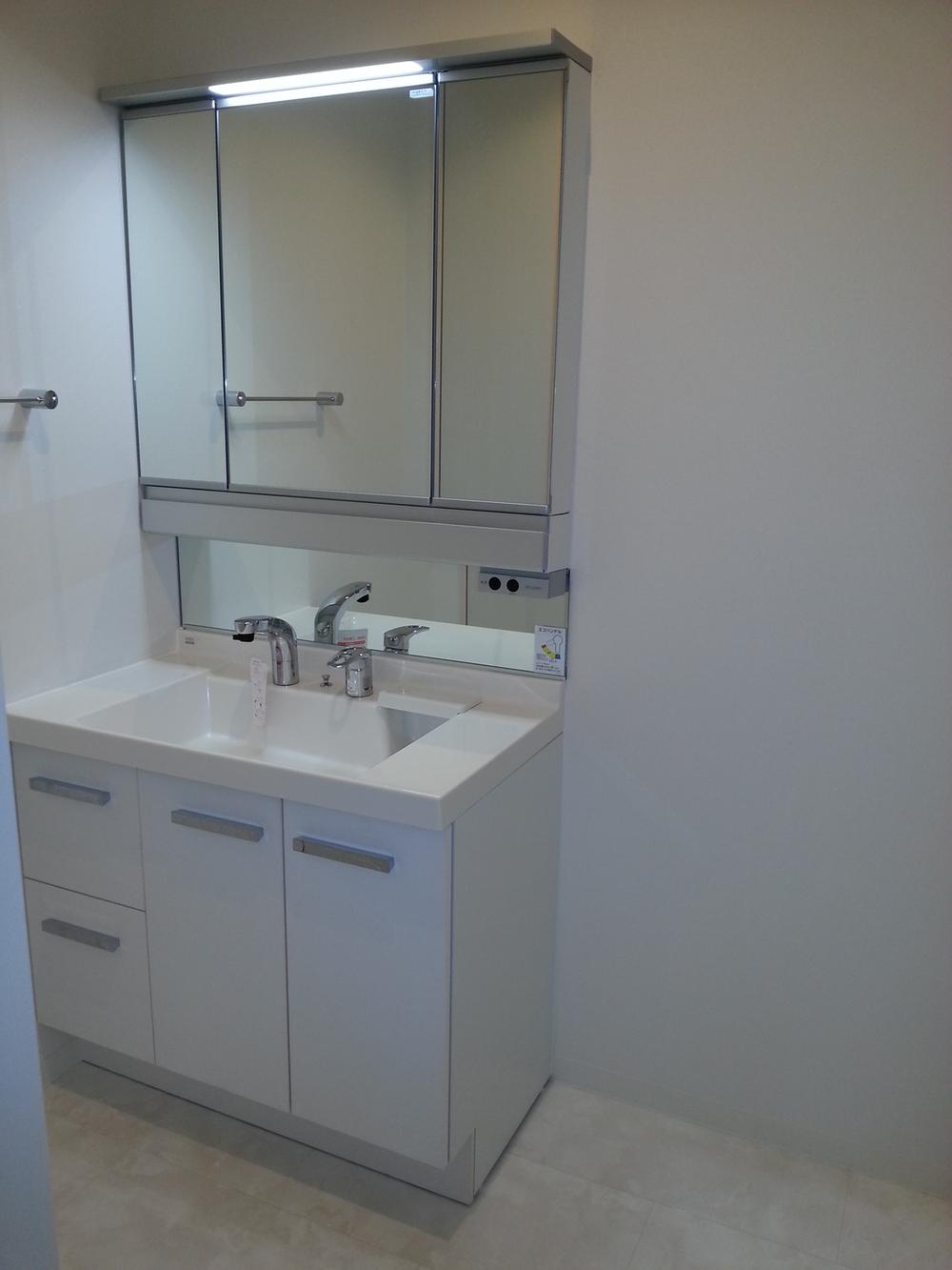 Wash basin, toilet. Local (10 May 2012) shooting