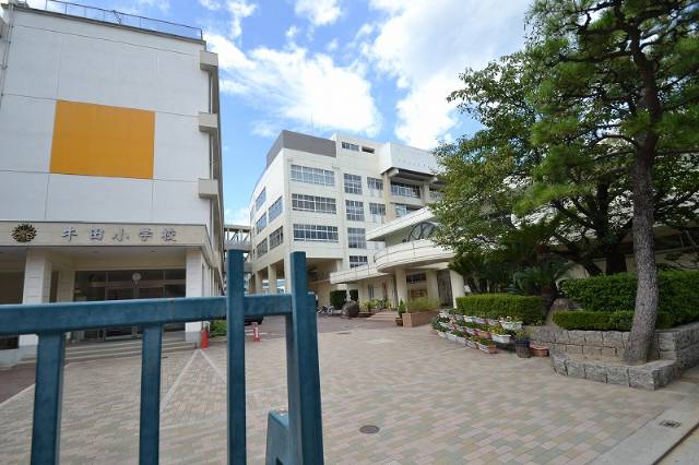 Primary school. Ushida up to elementary school (elementary school) 678m