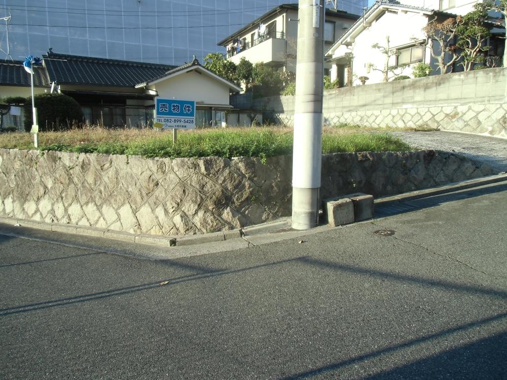 Local photos, including front road. Local (11 May 2013) Shooting