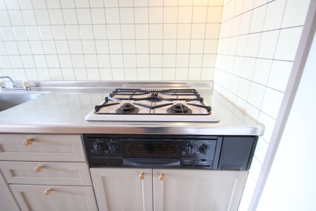 Other Equipment. Gas stove 3-neck with grill