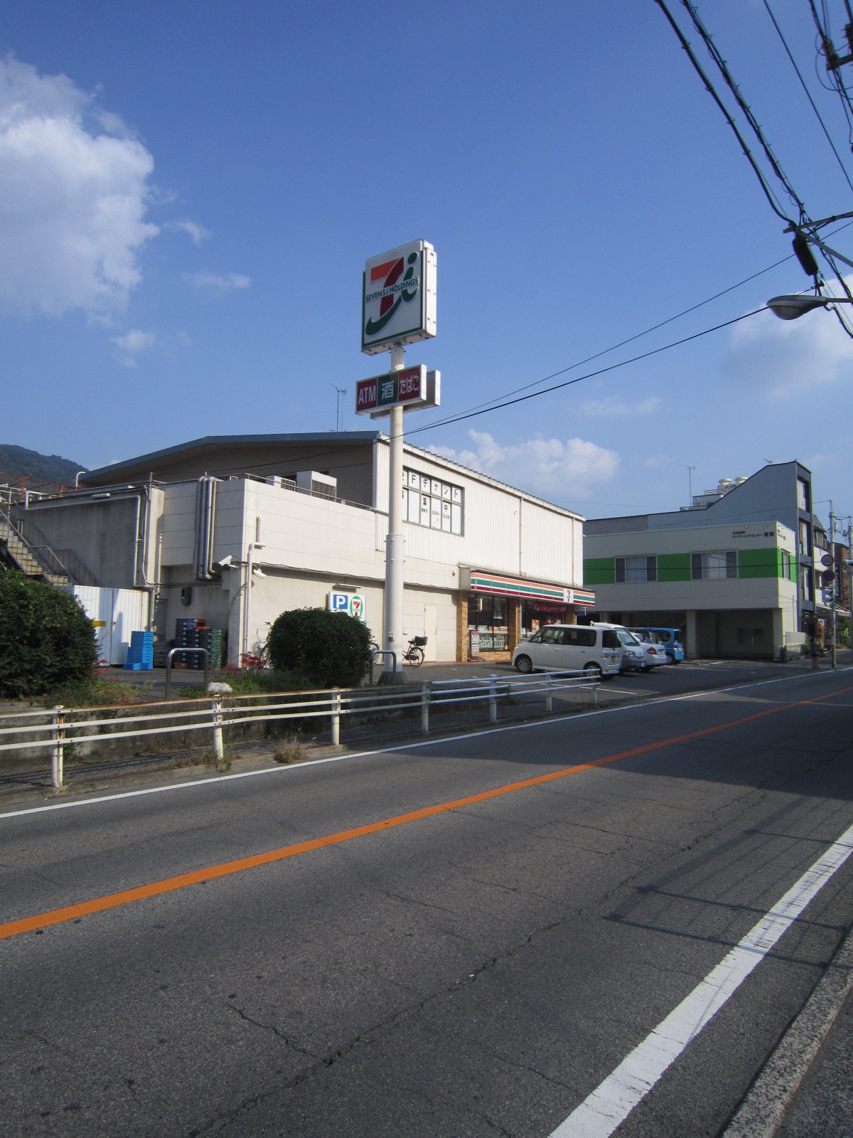 Convenience store. Seven-Eleven Hiroshima Hesakanaka cho store (convenience store) to 413m