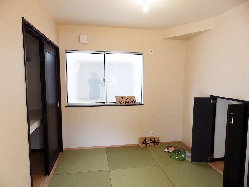 Non-living room. Living next to 4.5 Pledge Japanese-style room